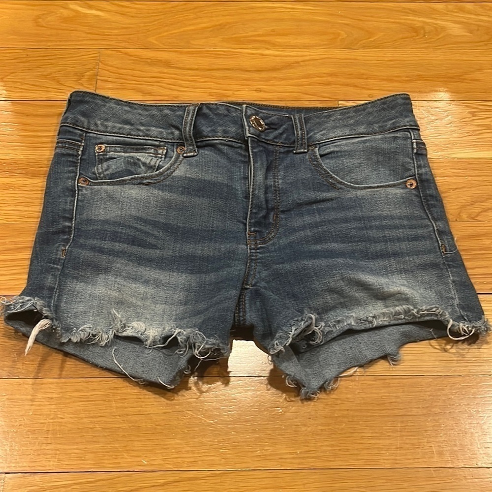 AMERICAN Eagle outfitters women’s midi  jean shorts size 4.